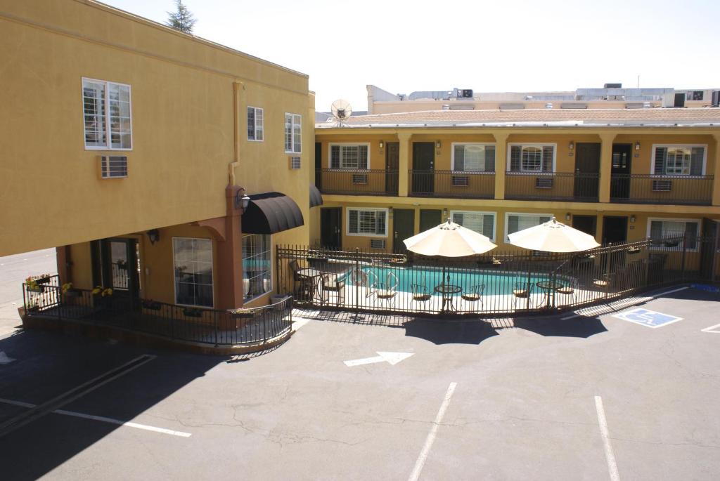 Napa Valley Hotel & Suites Main image 2